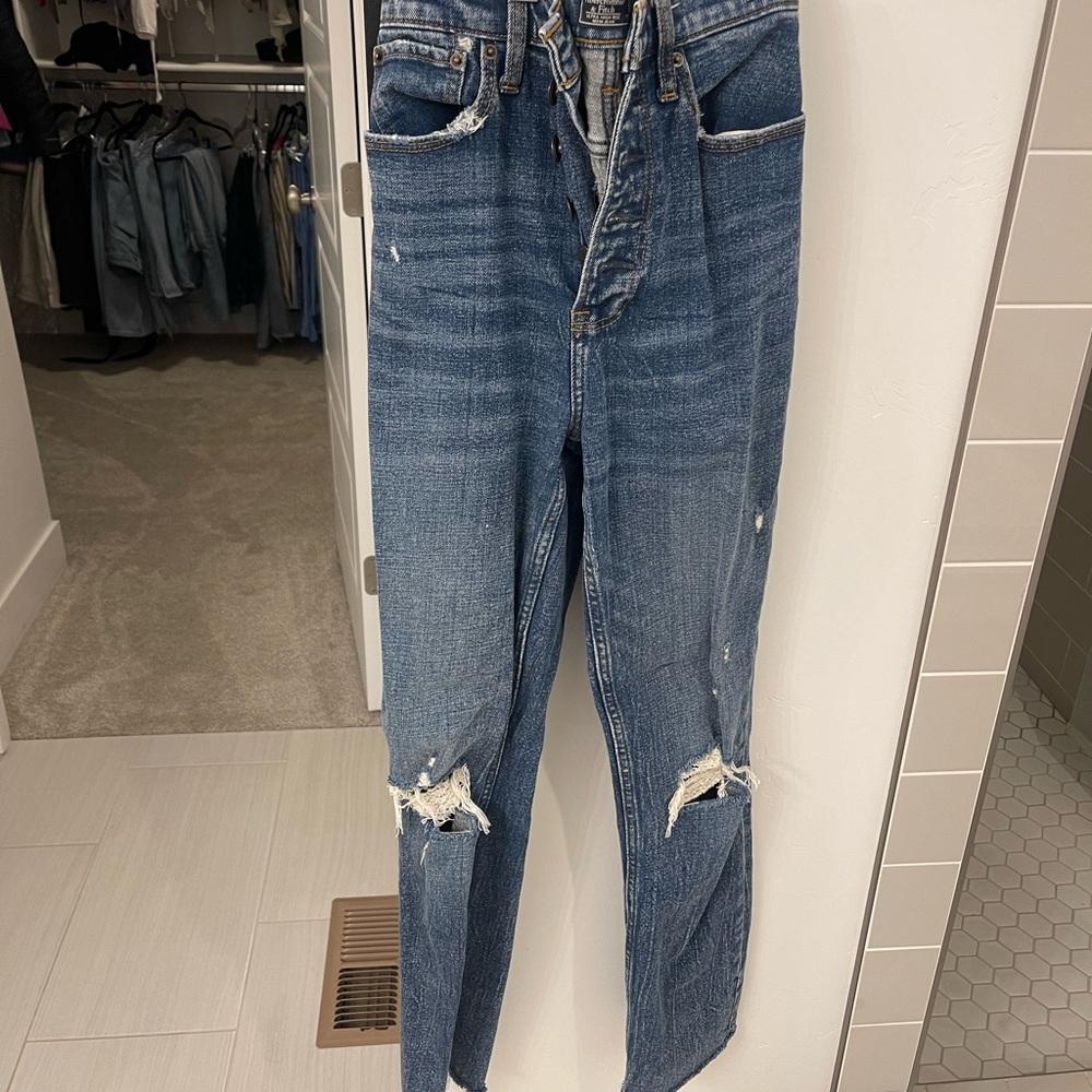 Abercrombie & Fitch High Rise Mom Jeans